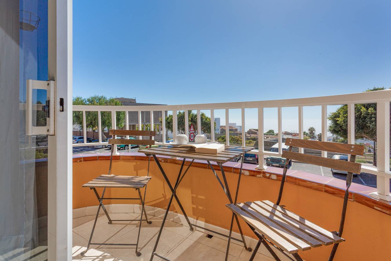 Appartement entier, Appartement de vacances 'Desconecta Amplio' avec vue sur la mer, Wi-Fi et climatisation in Tamaide, San Miguel de Abona