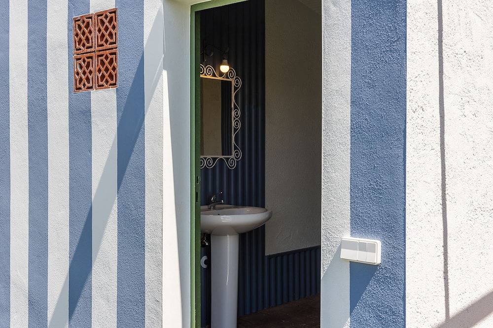 Villa Colona, Los Algarbes J22g+94 in Écija, Sevilla Province
