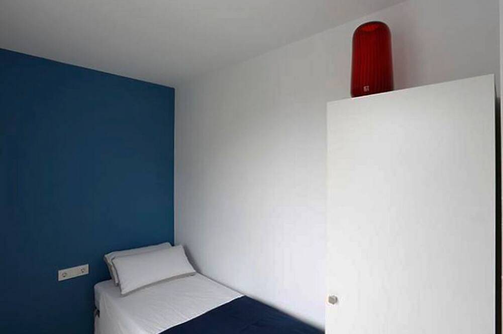 Cosy 2 Bedrooms Apartment Front of the Beach in Barcelona Zentrum, Barcelona