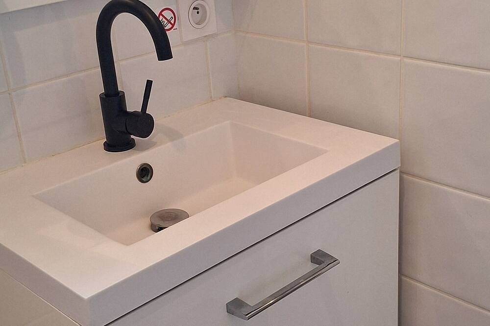 Apartamento entero, Studio with private patio in Villeneuve-lès-Béziers, Côte d'Améthyste