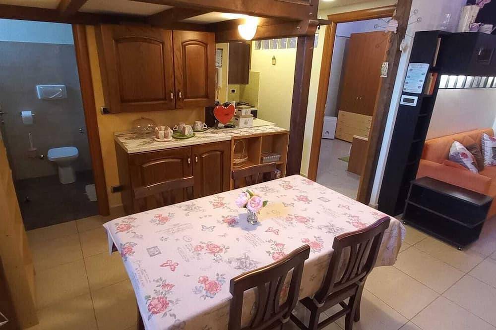Apartamento entero, Residence in the Roman village in Mentana, Provincia de Roma