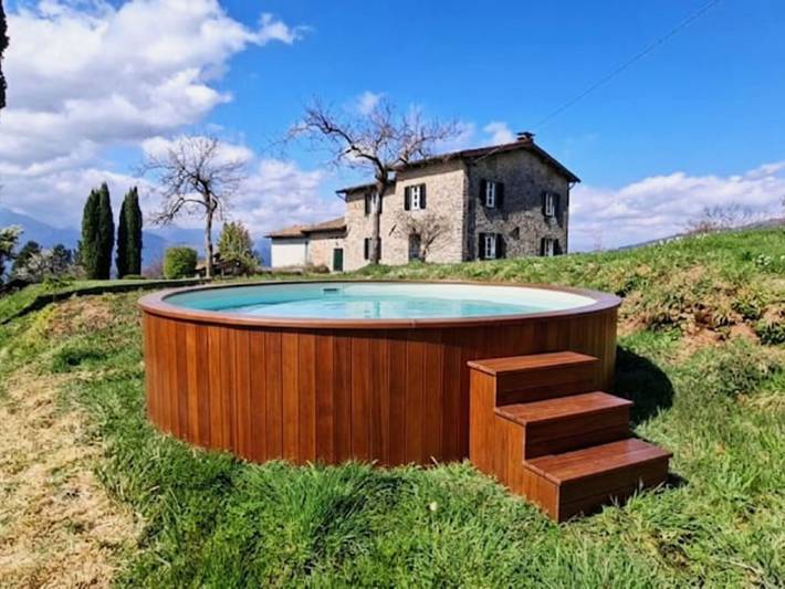 Agriturismo per 8 persone, con giardino e terrazza nonché panorama, con animali domestici a Barga