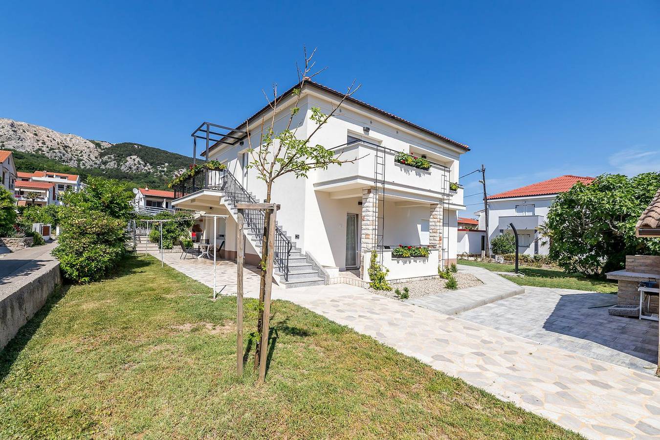 Apartamento entero, Nur 300 Meter vom wunderschönen Strand entfernt in Baska, Krk (isla)