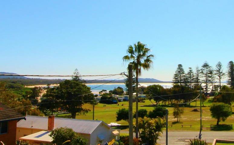 Holiday home for 8 people, with balcony/terrace in Crescent Head