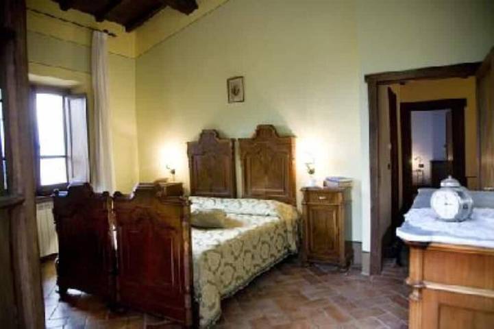 Villa Prunus  private pool, fenced for pets, 4 or 5 bedrooms exclusive use in Poppi, Casentino