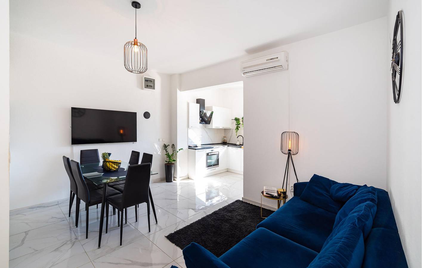 Ganze Ferienwohnung, Geräumiges Apartment mit 2 Schlafzimmern, Pool, WLAN und Parkplatz in Grad Benkovac, Zadar