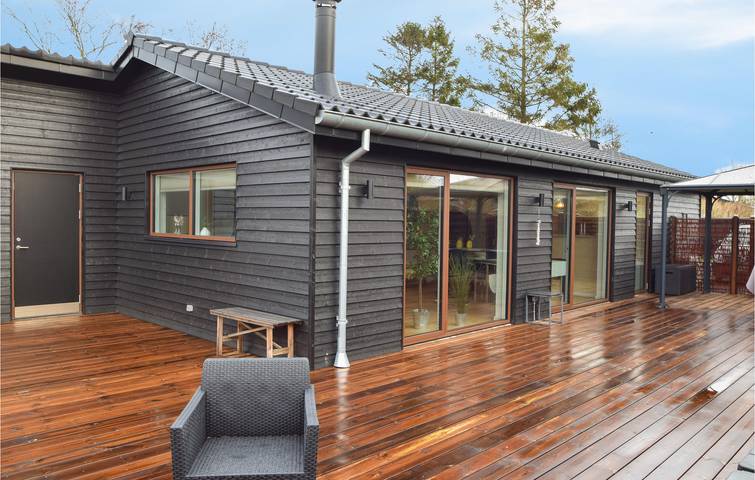 Ferieudlejning for 6 personer, med have og terrasse i Hvidbjerg Strand