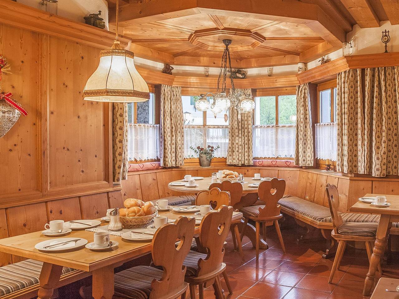 Urige Tiroler Pension, nur 300m zum Skilift in Scheffau am Wilden Kaiser, Kitzbüheler Alpen