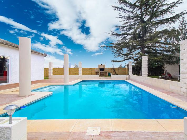 Chalet para 14 personas, con piscina, Se admiten mascotas - 1