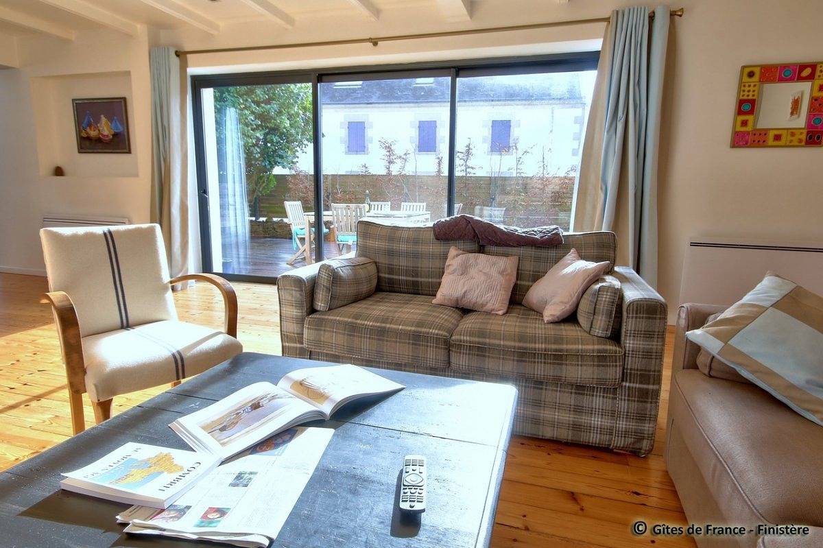 Derrière la charmille in Combrit, Côte de Cornouaille