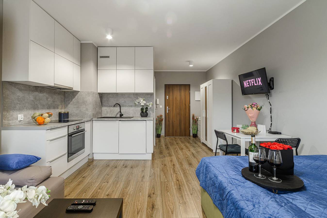 Entire apartment, Lumina modern studio with balcony in Łódź, Lodz Region