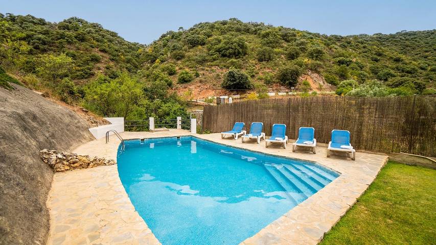 Chalet para 18 personas, con balcón/terraza y piscina en Valle del Genal - 3