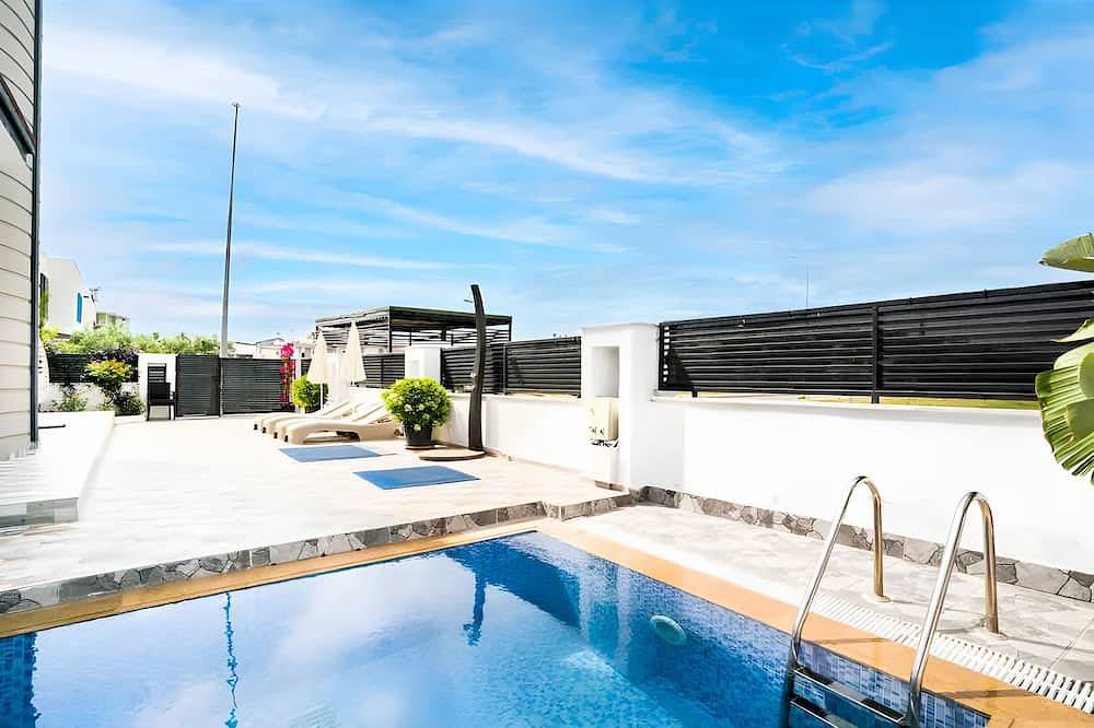 Stylish spacious entire villa and pool to yourself close to land of legends in Belek, Provinz Antalya