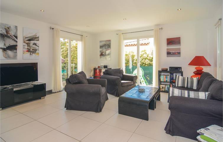 Location de vacances pour 8 personnes, avec jardin ainsi que terrasse et piscine à Aigues-Mortes - 3