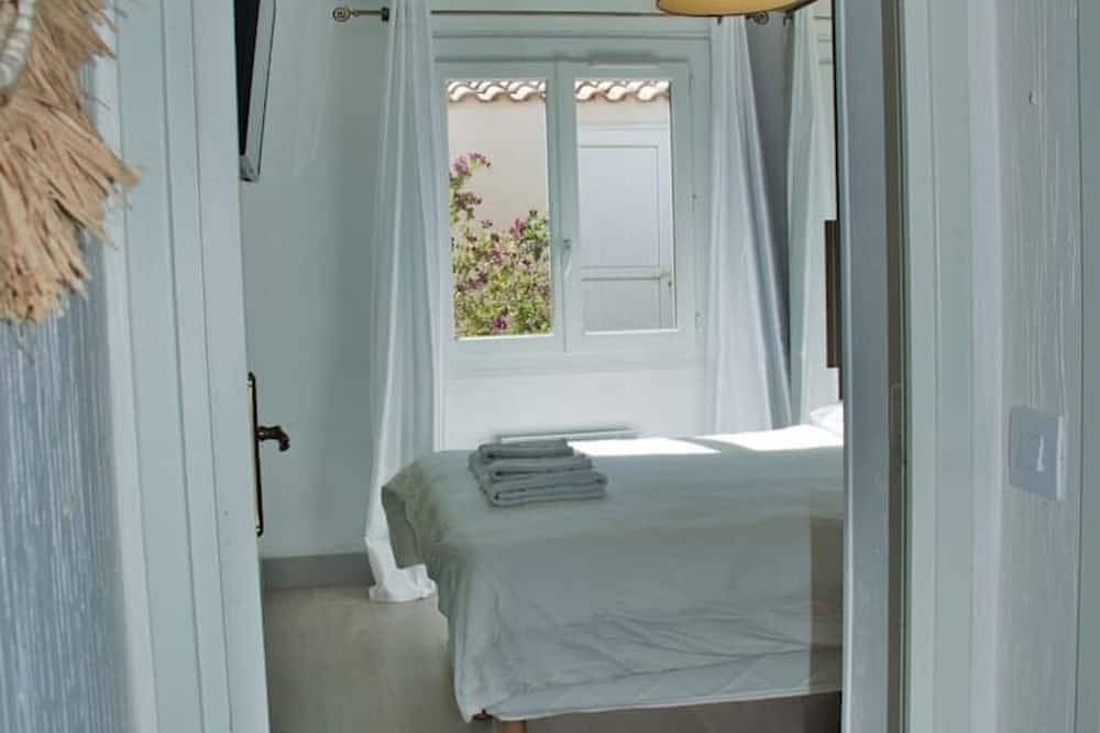 Divine Roujan Sunny Lodge. Piscine Privée, Climatisation, Wifi, Jardin, 6 Person in Roujan, Béziers region