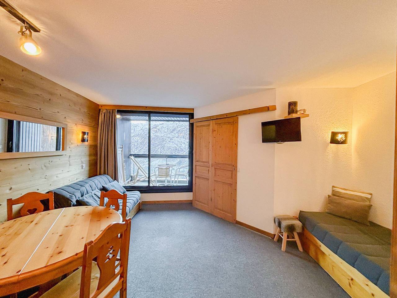 Entire apartment, Cozy apartment for 5 in Les Menuires with mountain view in Saint-Martin-de-Belleville, Les Trois Vallées