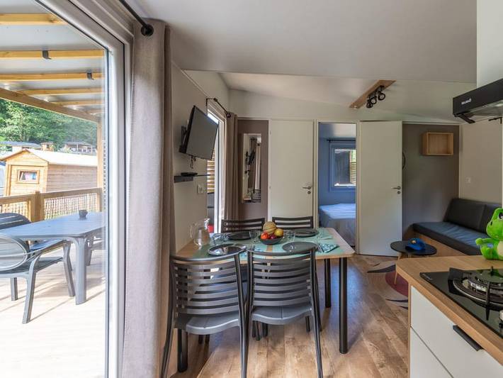 Flower Camping La Chênaie - Mobilhome 6 personnes - Homeflower Premium 35m² (3 chambres) + Clim + terrasse semi-couverte + Tv + draps + serviettes in Yport, Région du Havre