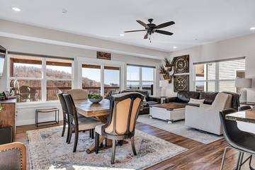 Vacation House for 12 Guests in Ozark Mountains, Table Rock Lake, Picture 4