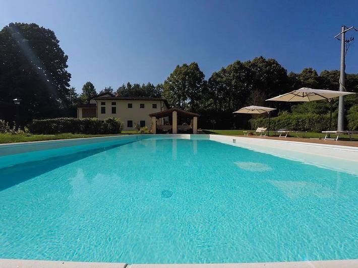 Ferienhaus für 27 Personen, mit Pool und Garten in Camaiore