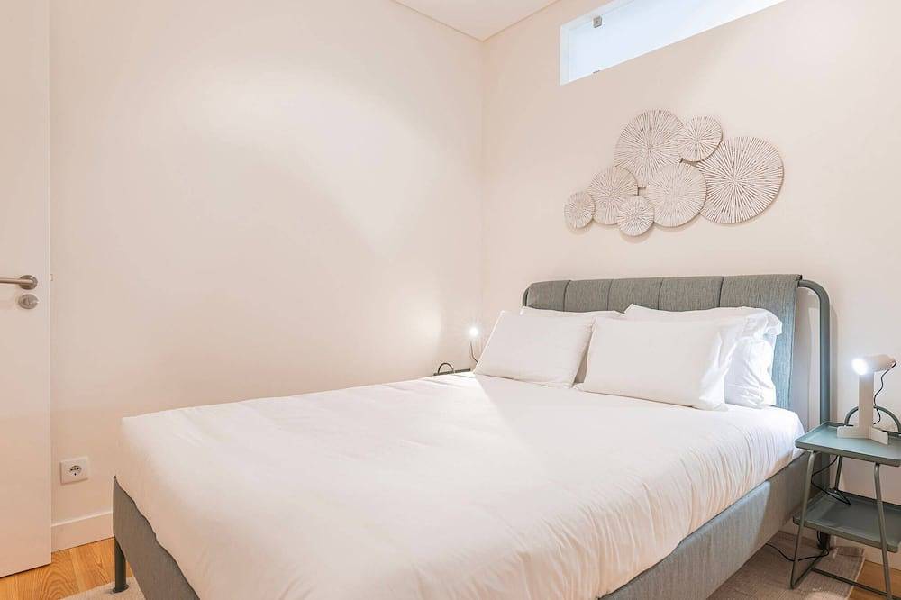 Ganze Wohnung, Apartment T3 65m2, 3 bedroom at Paço de Arco in Paço de Arcos, Costa de Lisboa