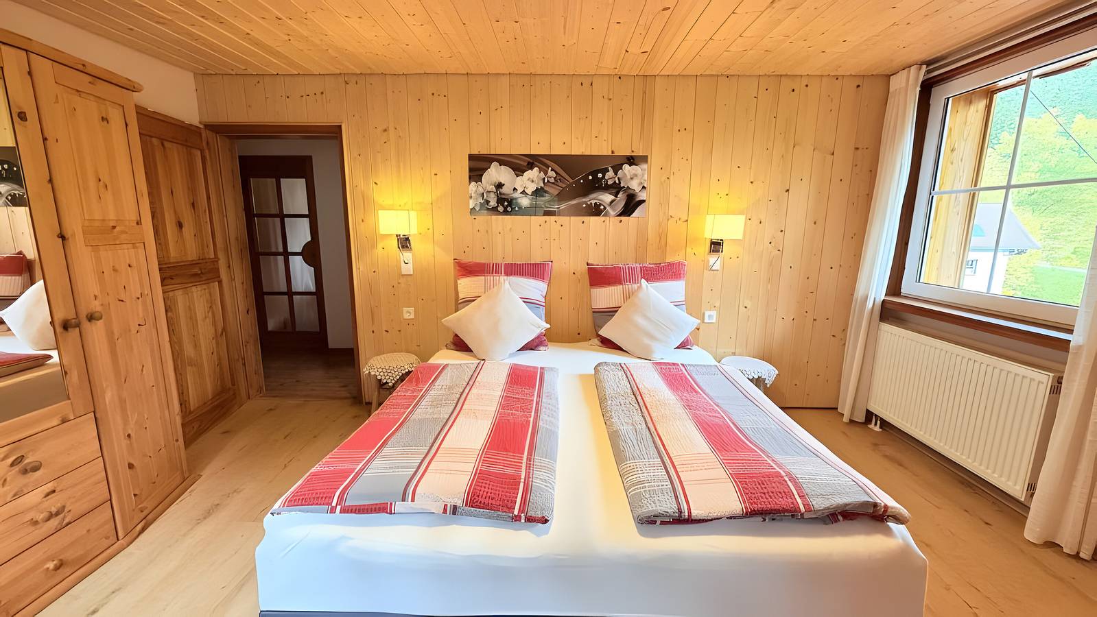 Ganze Wohnung, Ferienwwohnung 'Waldblick, 75 qm' mit umzäunten Garten, Grill , Wlan, ruhige Waldrandlage in Enzklösterle, Nordschwarzwald