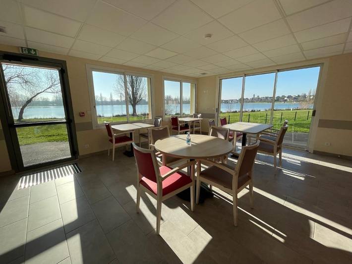 Location de vacances pour 2 personnes, avec terrasse et vue sur le lac ainsi que jardin et vue, animaux acceptés à Coulonges-sur-Sarthe - 4