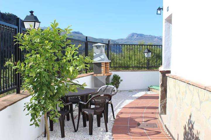 Appartement de vacances pour 6 personnes, avec balcon ainsi que jardin et piscine - 1