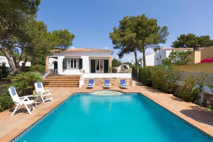 Ferienhaus für 6 Personen, mit Garten und Pool sowie Ausblick in Cala Blanca