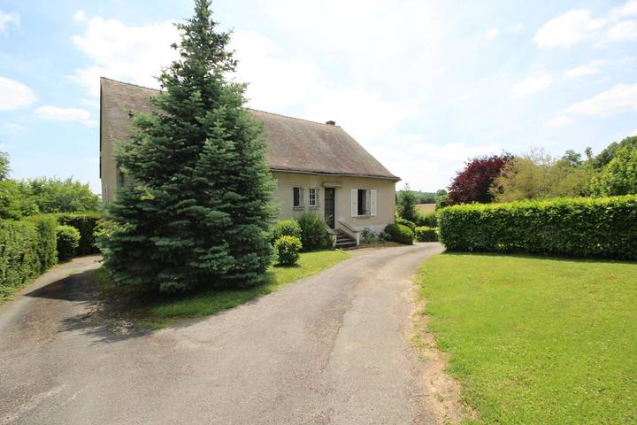 Gîte pour 6 personnes, avec Terrasse et Jardin à Buxy