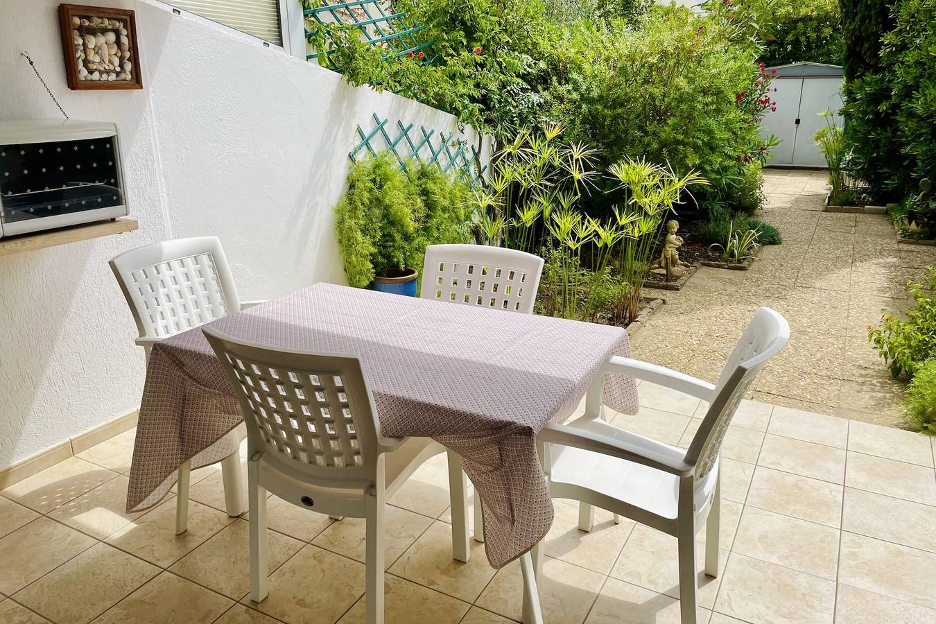 Appartement entier, Les Pinèdes – Jardin fleuri et plage à pied au calme in Le Grau-du-Roi, Côte d'Améthyste