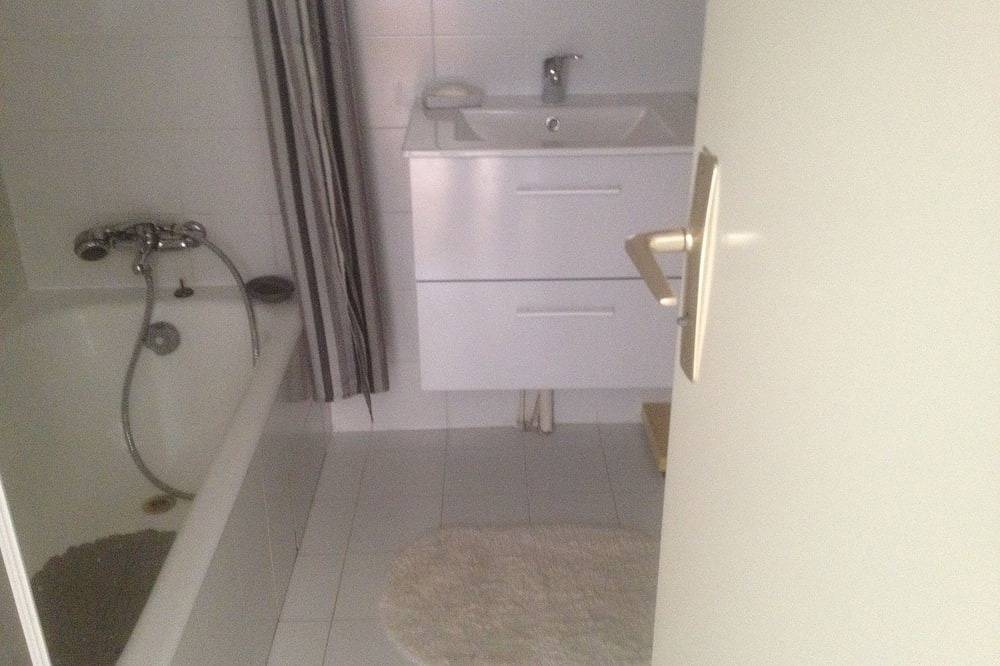 Appartement entier, L'Ile-Rousse, bel appart 4 pers., parking privé, clim et une vue mer  imprenable in Monticello, Région de Calvi