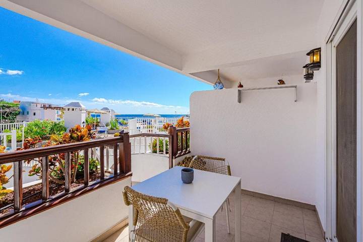 Vakantieappartement voor 2 personen, with terras and uitzicht as well as zwembad in La Caleta
