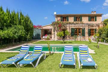 Casa de vacaciones para 4 personas, con jardín además de vistas y balcón en Mallorca