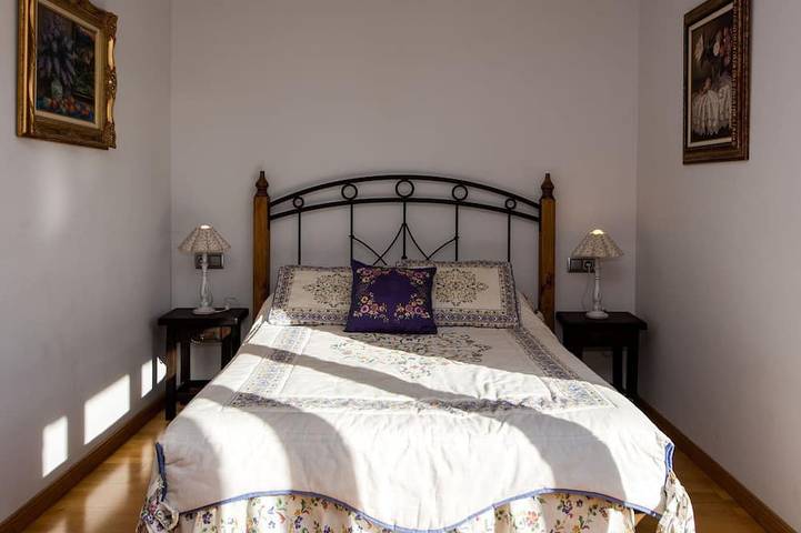 Belle maison de vacances pour 14 personnes avec Wifi, piscine privée, Tv, terrasse et animaux admis in La Seu d'Urgell, Pyrénées catalanes