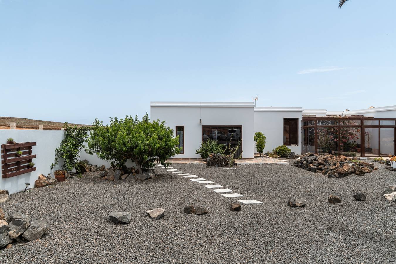 Vacation Home 'Guenia Ii' with Mountain View, Wi-Fi and Air Conditioning in El Mojón (Lanzarote), Teguise