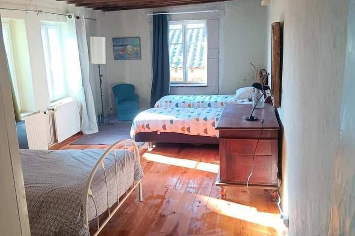 Location de vacances pour 5 personnes, avec jardin à Thurins - 4