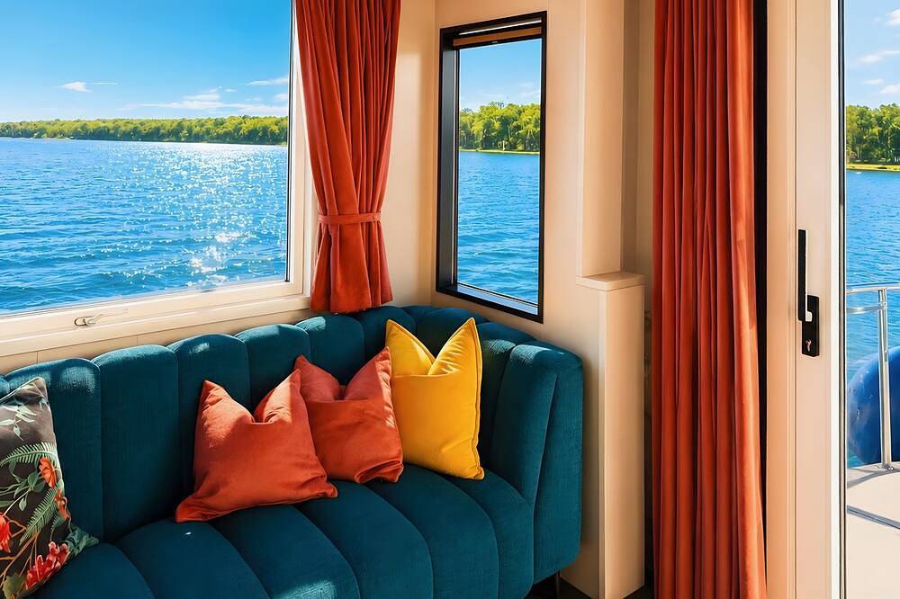 Festes Hausboot 'Tegel' mit Seeblick, Wlan und Klimaanlage in Treptow - Köpenick, Berlin