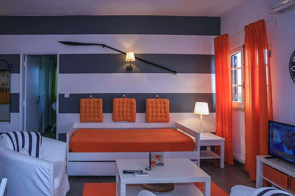 Entire apartment, Tourist Apartment With Pools, Sea And City View, Wifi, Air Conditioning in Vale de Caranguejo, Tavira