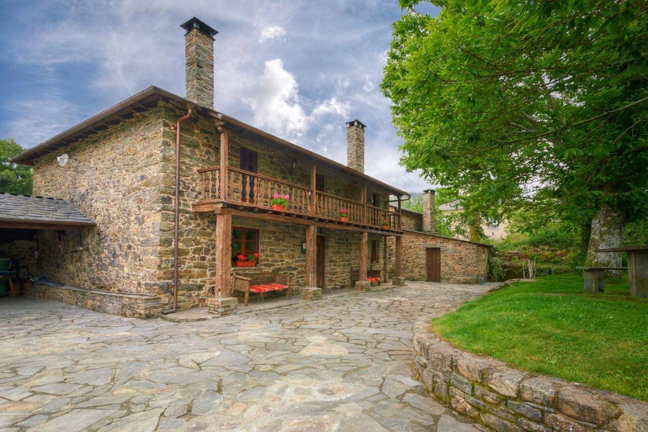 Five-Bedroom House in Becerreá, Province de Lugo