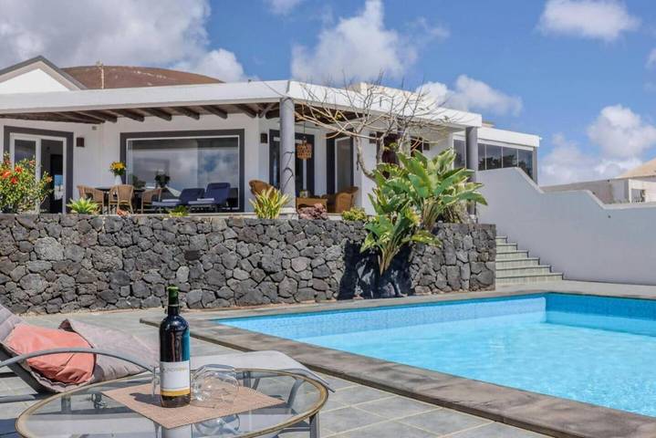 Chalet para 6 personas, con jardín además de balcón y piscina - 1