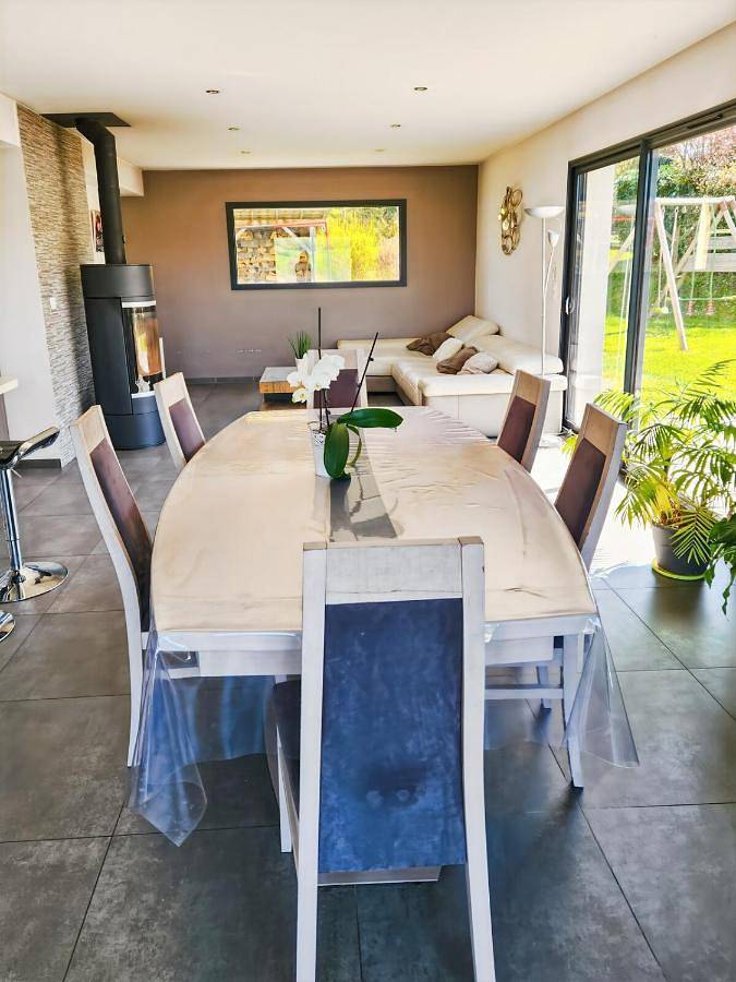 Five-Bedroom House in Omps, Région d'Aurillac