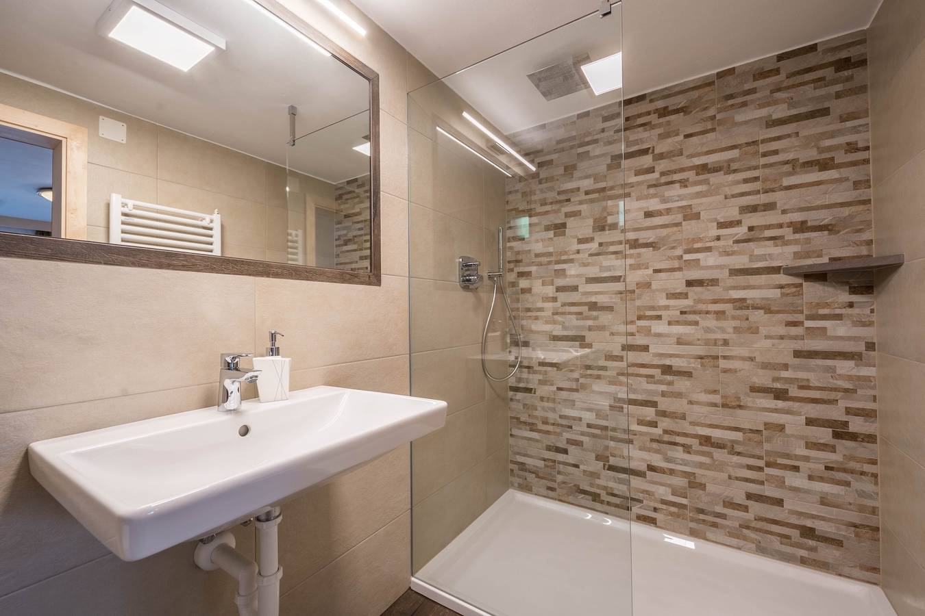 Ganze Wohnung, Ferienwohnung ,,Hochwilde Jogglanderhof" mit Bergblick, privatem Balkon und Wlan in Stubaier Alpen, Moos in Passeier