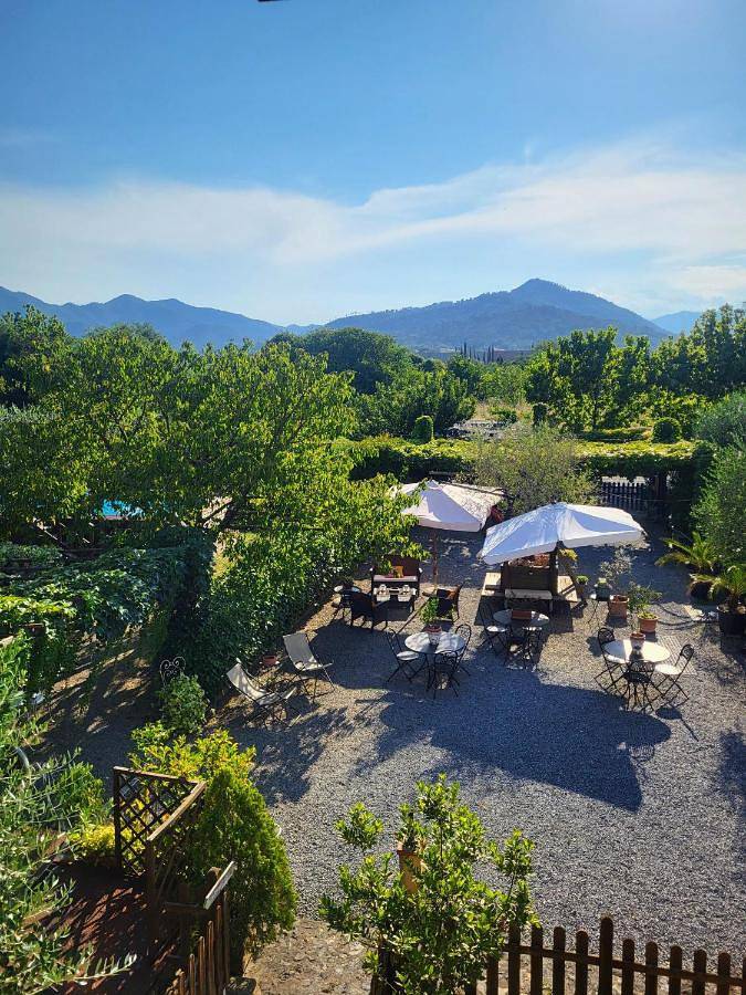 Pension voor 2 personen, with tuin and zwembad as well as uitzicht in Villanova d'Albenga