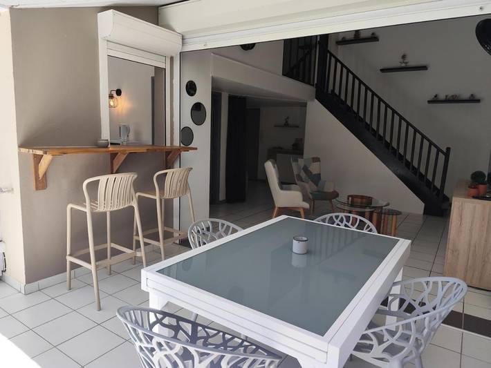 Gîte pour 6 personnes, avec terrasse et vue dans Plage de l’Anse Vinaigri