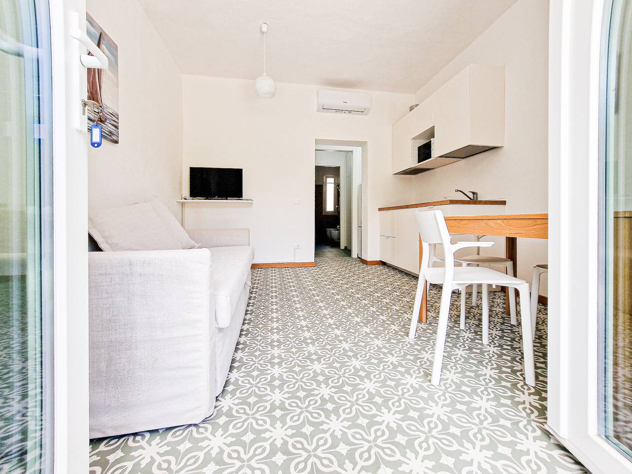 Ganze Wohnung, Ferienwohnung 'Nica's Home' mit Bergblick, Gemeinschaftsterrasse und Klimaanlage in Rio Marina, Elba