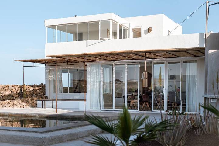 Architektonische Oase mit großem Pool und atemberaubender Aussicht. in Lajares, La Oliva