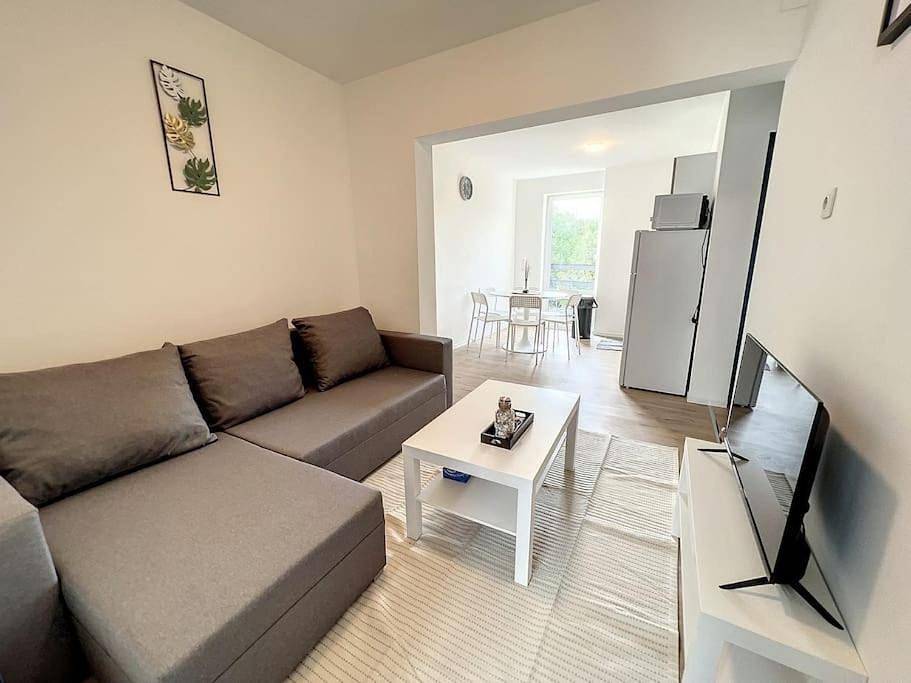 Appartement entier, Two-Bedroom Apartment in Ransart, Charleroi