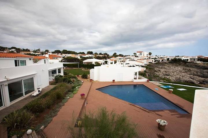 Gîte pour 6 personnes, avec terrasse et vue ainsi que piscine et jardin à Binibeca - 4