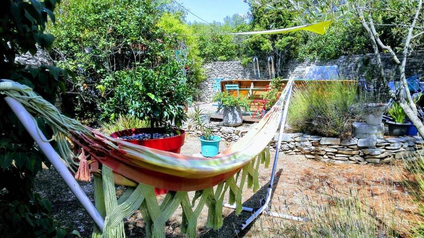Chambre d’hôte pour 3 personnes, avec Terrasse et Jardin ainsi que Piscine et Vue