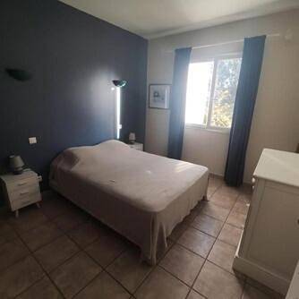 Location de vacances pour 12 personnes, avec vue ainsi que piscine et jardin, adapté aux familles dans Saint Antoine (Ghisonaccia) - 3